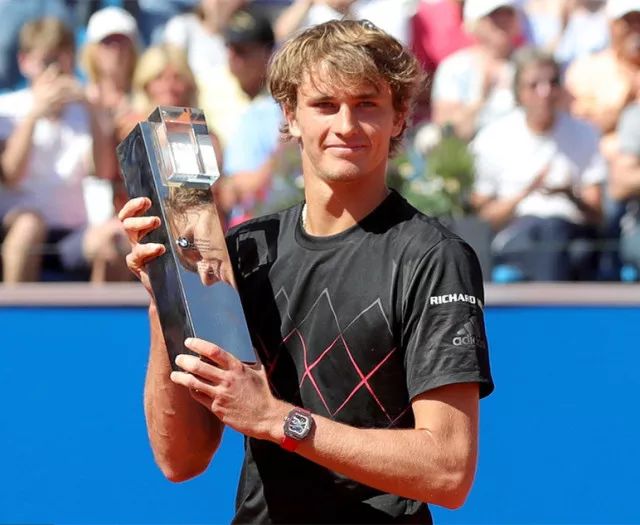  兹维列夫柏林登顶，本土作战斩获职业生涯首冠