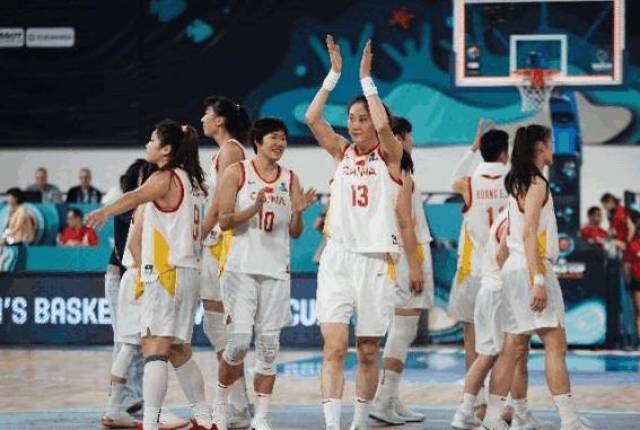  中国金花郑钦文力克强敌挺进八强