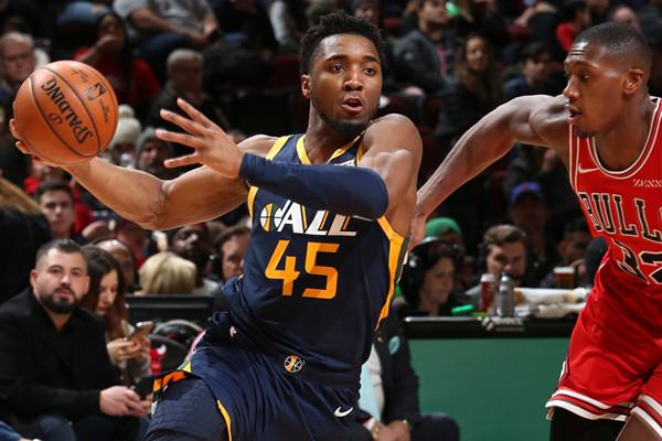  米切尔单节轰下20分，骑士主场力克公牛队