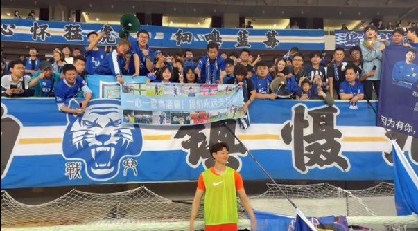  球星慈善赛温暖开踢，爱心捐款突破纪录  