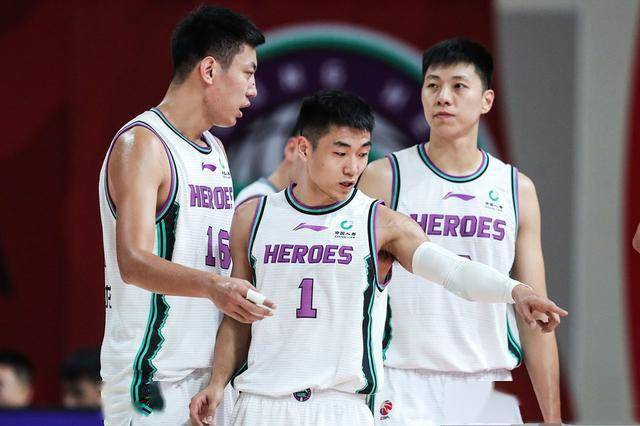  辽宁男篮加时险胜广东斩获三连冠