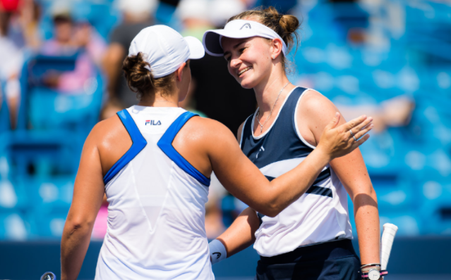  克雷吉茨科娃双误送赛点，奇迹般实现翻盘