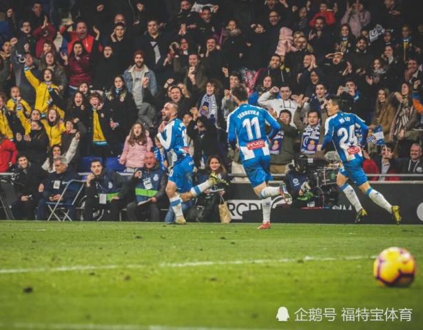  卡利亚里读秒绝杀，主场球迷沸腾庆祝  