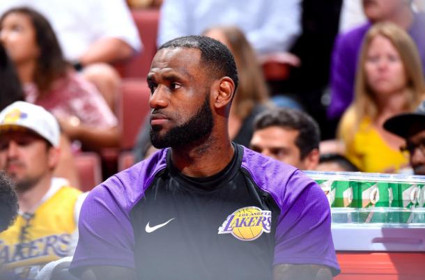  同城德比恩怨延续，飞铲冲突险酿风波