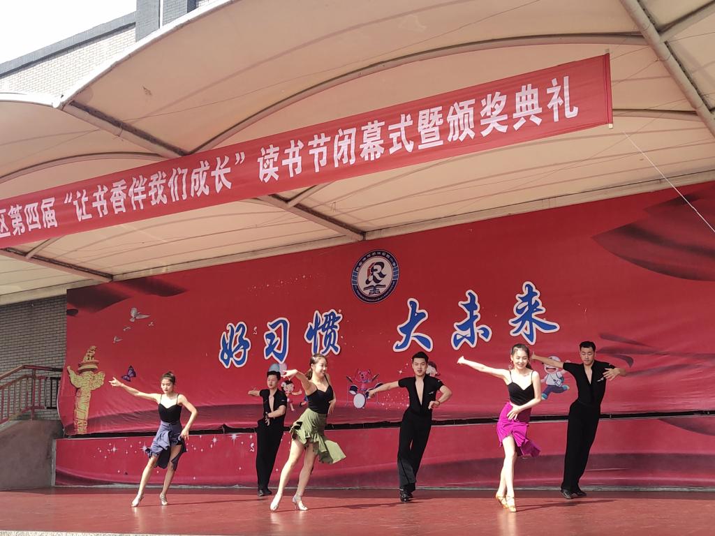  电竞公益赛温暖开启，爱心传递彰显体育精神  